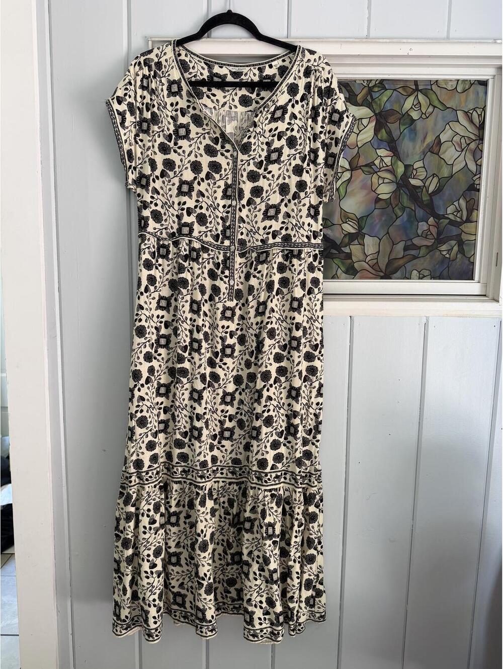 Mac StudioBlack and Cream Floral maxi Dress large